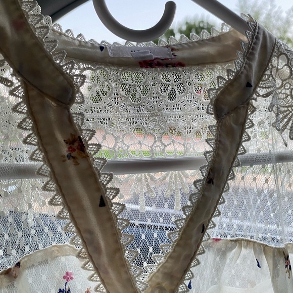 Sheer lace floral, geometric pattern blouse - Picture 2 of 6